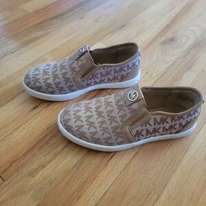Michael Kors Kids Slip-On Sneakers in Beige and White
